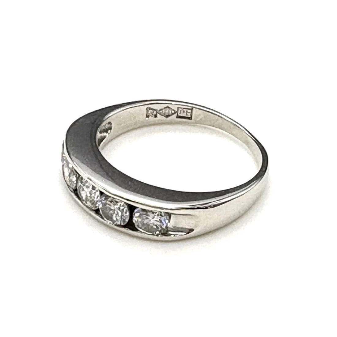 MELEE DIAMOND DESIGN RING PLATINUM: Melee diamond design Ring Platinum Brand: Unbranded Type: Ring Material: Pt900, Main Stone/Creation Natural Color: Platinum Size: US 5.5 Accessories: None Accessories Notice: When purchasing