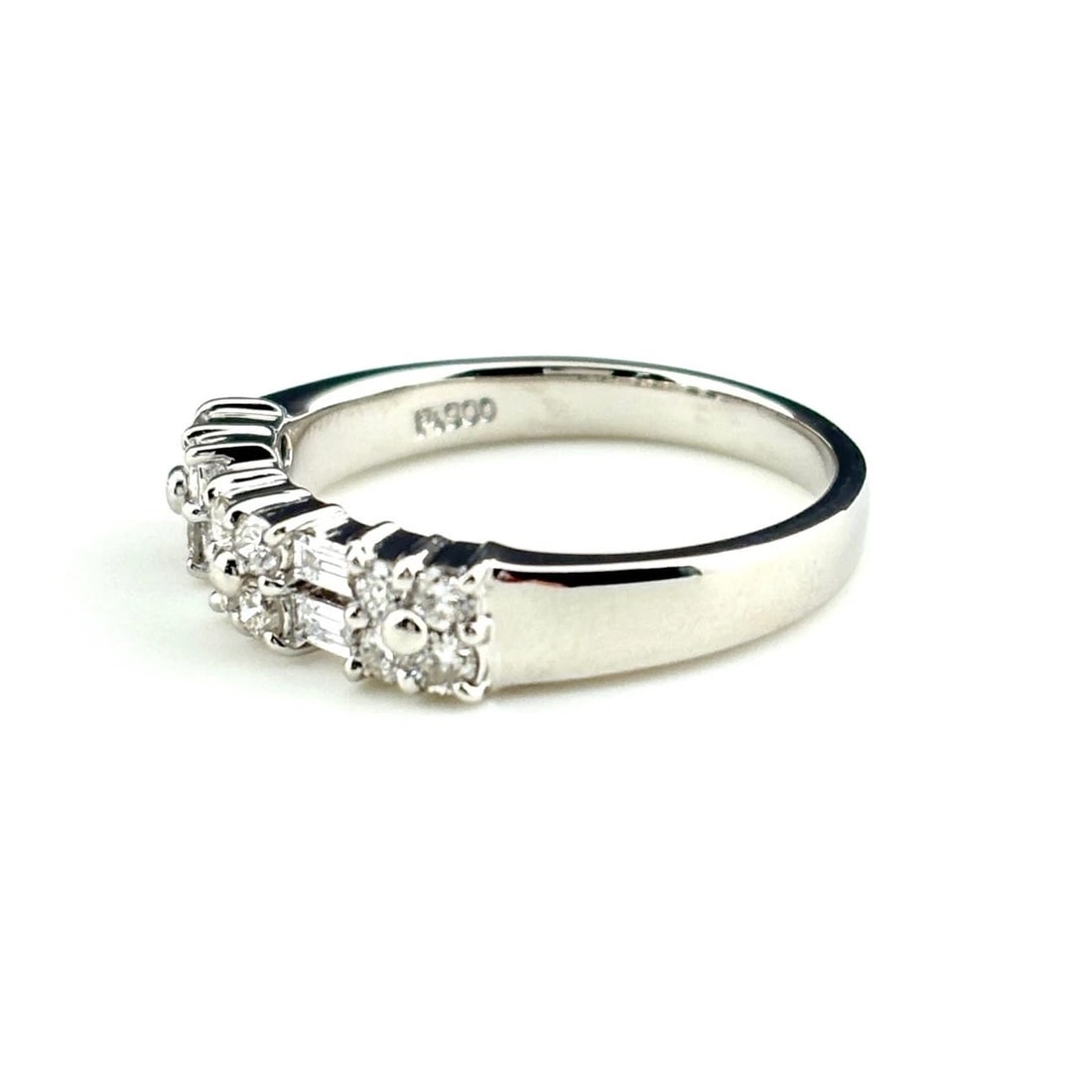 MELEE DIAMOND DESIGN RING PLATINUM: Melee diamond design Ring Platinum Brand: Unbranded Type: Ring Material: Pt900, Color: Platinum Size: US 6.5 Accessories: None Accessories Notice: When purchasing pre-owned goods, please