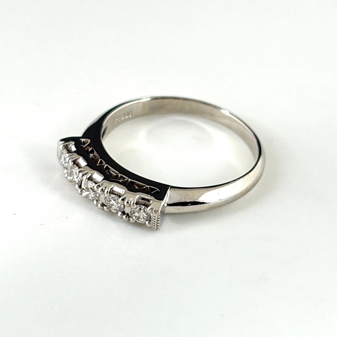 MELEE DIAMOND DESIGN RING PLATINUM: Melee diamond design Ring Platinum Brand: Unbranded Type: Ring Material: Pt900, Color: Platinum Size: US 6.5 Accessories: None Accessories Notice: When purchasing pre-owned goods, please