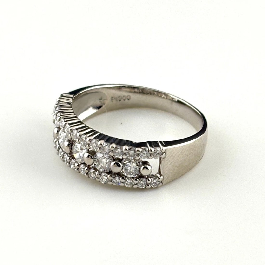 MELEE DIAMOND DESIGN RING PLATINUM: Melee diamond design Ring Platinum Brand: Unbranded Type: Ring Material: Pt900, Main Stone/Creation Natural Color: Platinum Size: US 6.5 Accessories: None Accessories Notice: When purchasi