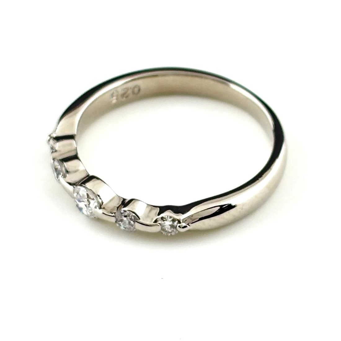 MELEE DIAMOND DESIGN RING PLATINUM: Melee diamond design Ring Platinum Brand: Unbranded Type: Ring Material: Pt900, Main Stone/Creation Natural Color: Platinum Size: US 4.5 to 5 Accessories: None Accessories Notice: When