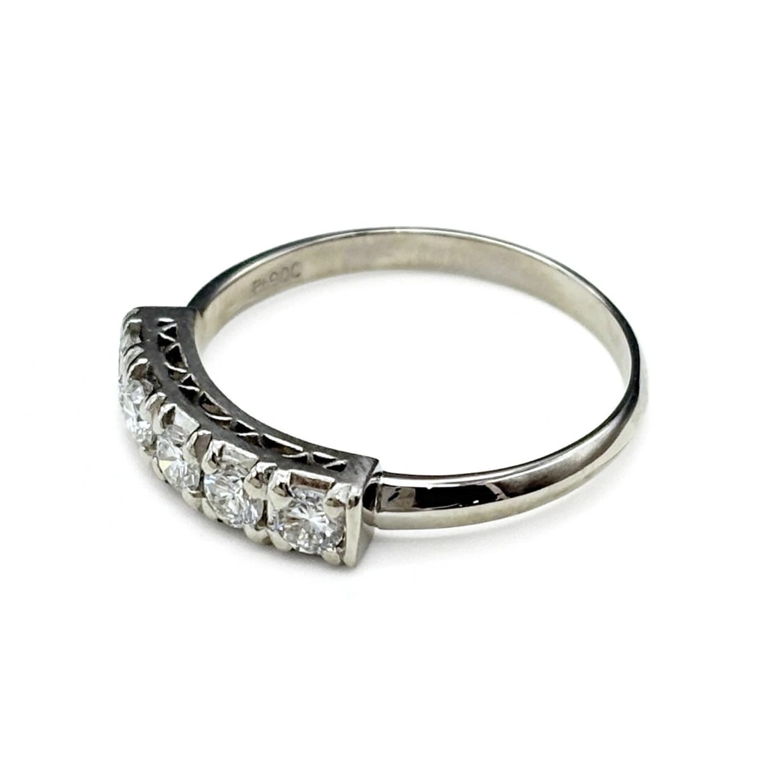 MELEE DIAMOND DESIGN RING PLATINUM: Melee diamond design Ring Platinum Brand: Unbranded Type: Ring Material: Pt900, Main Stone/Creation Natural Color: Platinum Size: US 7 to 7.5 Accessories: None Accessories Notice: When pur