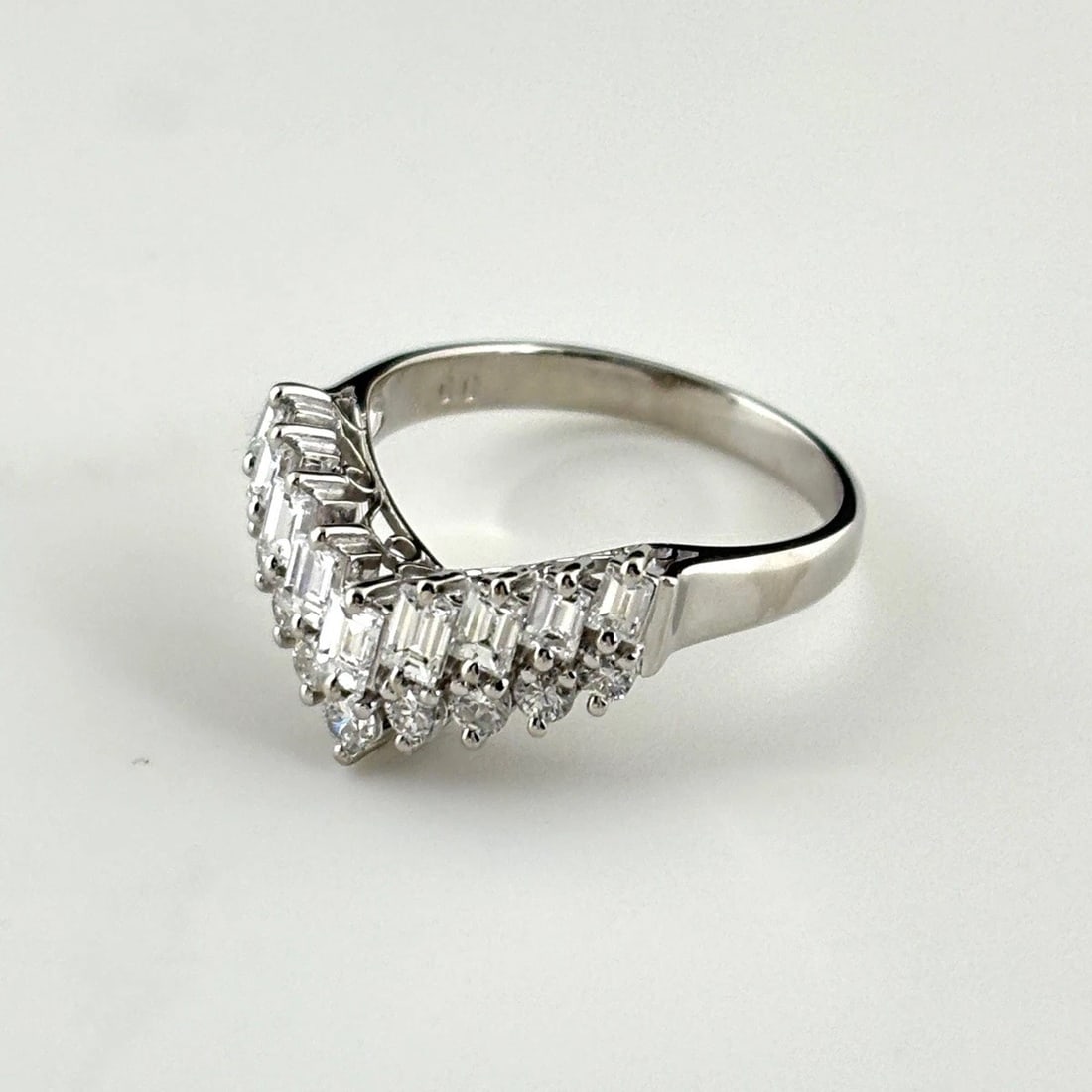 MELEE DIAMOND DESIGN RING PLATINUM: Melee diamond design Ring Platinum Brand: Unbranded Type: Ring Material: Pt900, Color: Platinum Size: US 6.5 to 7 Accessories: None Accessories Notice: When purchasing pre-owned goods, ple
