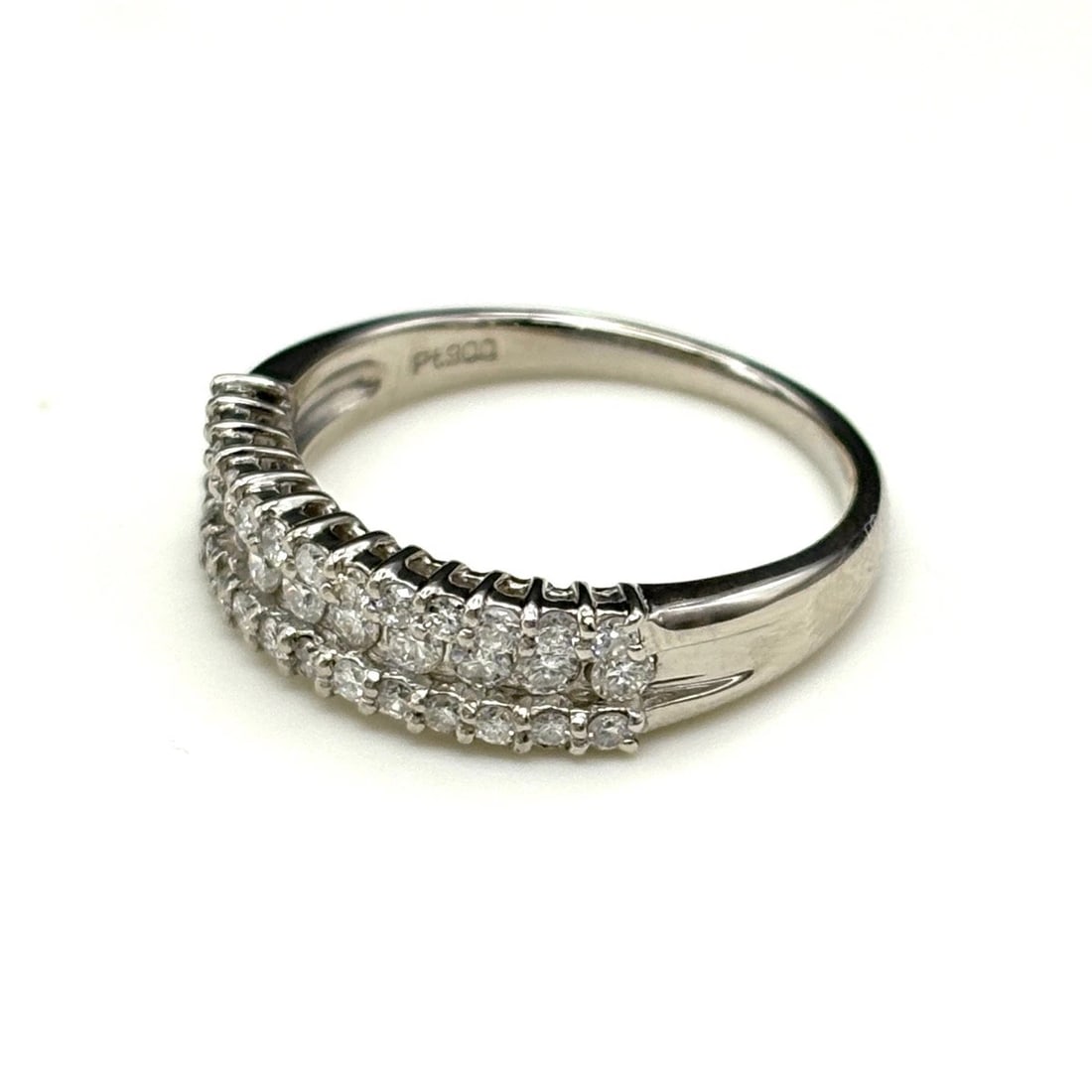 MELEE DIAMOND DESIGN RING PLATINUM: Melee diamond design Ring Platinum Brand: Unbranded Type: Ring Material: Pt900, Color: Platinum Size: US 6.5 to 7 Accessories: None Accessories Notice: When purchasing pre-owned goods, please