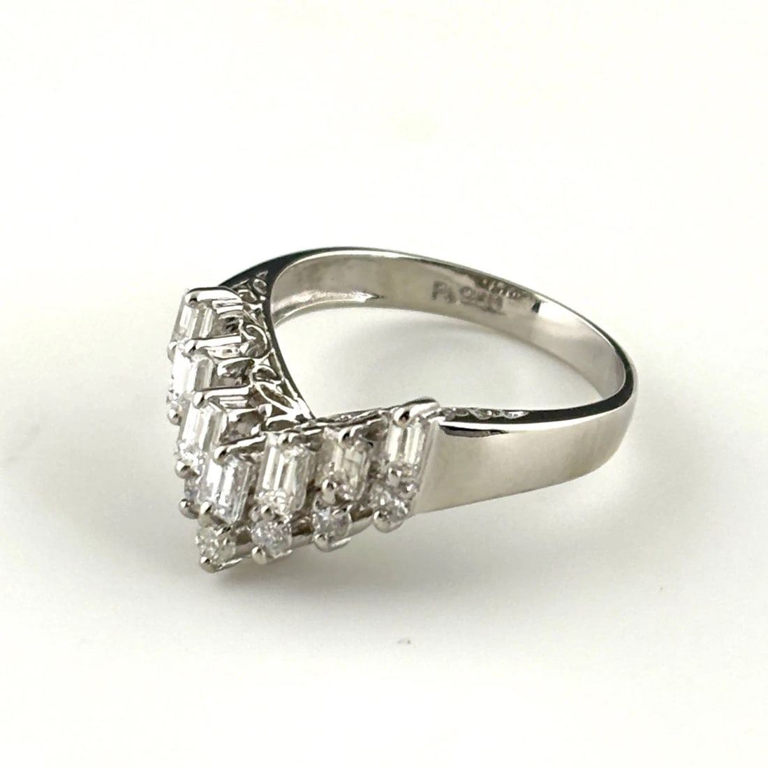 MELEE DIAMOND DESIGN RING PLATINUM: Melee diamond design Ring Platinum Brand: Unbranded Type: Ring Material: Pt900, Color: Platinum Size: US 6.5 Accessories: None Accessories Notice: When purchasing pre-owned goods, please