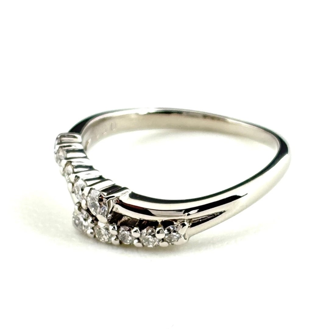 MELEE DIAMOND DESIGN RING PLATINUM: Melee diamond design Ring Platinum Brand: Unbranded Type: Ring Material: Pt900, Color: Platinum Size: US 5 Accessories: None Accessories Notice: When purchasing pre-owned goods, please ref