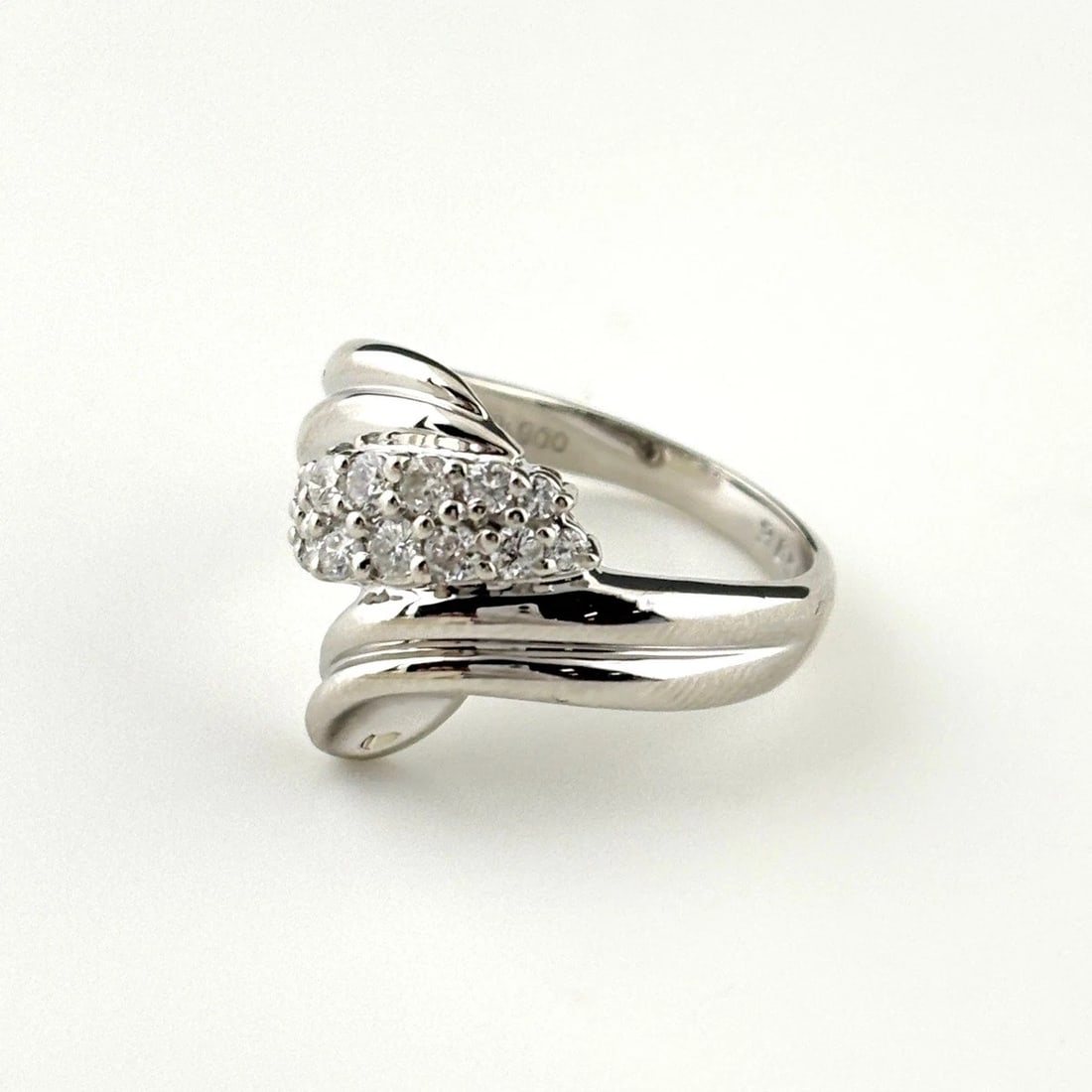 MELEE DIAMOND DESIGN RING PLATINUM: Melee diamond design Ring Platinum Brand: Unbranded Type: Ring Material: Pt900, Color: Platinum Size: US 6 Accessories: None Accessories Notice: When purchasing pre-owned goods, please ref