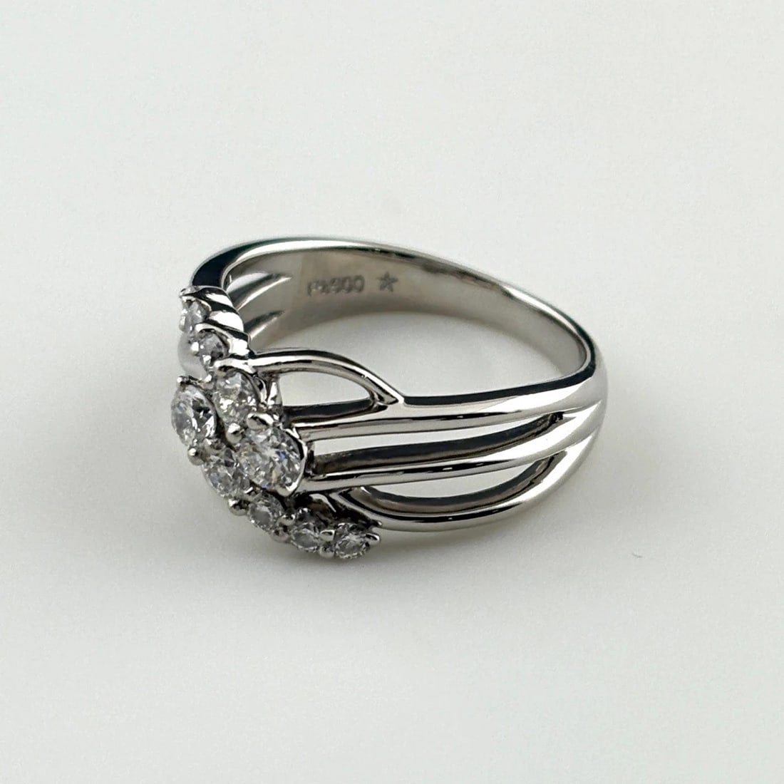 MELEE DIAMOND DESIGN RING PLATINUM: Melee diamond design Ring Platinum Brand: Unbranded Type: Ring Material: Pt900, Color: Platinum Size: US 5.5 to 6 Accessories: None Accessories Notice: When purchasing pre-owned goods, ple