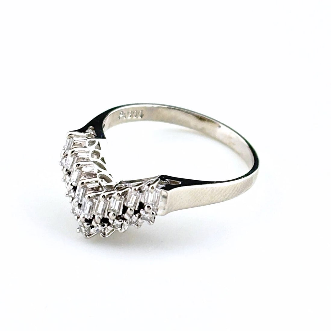 MELEE DIAMOND DESIGN RING PLATINUM: Melee diamond design Ring Platinum Brand: Unbranded Type: Ring Material: Pt900, Color: Platinum Size: US 6 to 6.5 Accessories: None Accessories Notice: When purchasing pre-owned goods, ple