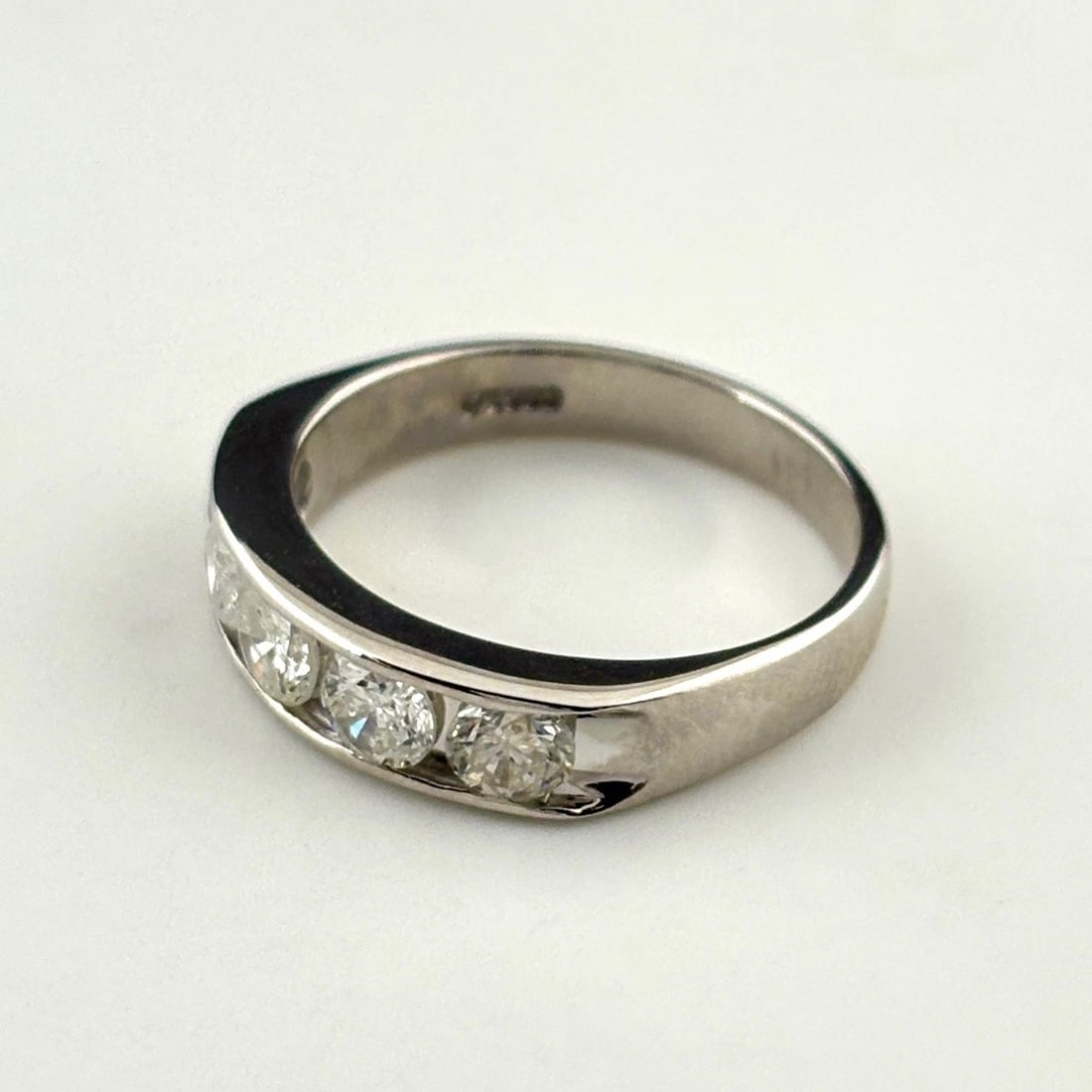 MELEE DIAMOND DESIGN RING PLATINUM: Melee diamond design Ring Platinum Brand: Unbranded Type: Ring Material: Pt900, Color: Platinum Size: US 6 to 6.5 Accessories: None Accessories Notice: When purchasing pre-owned goods, ple