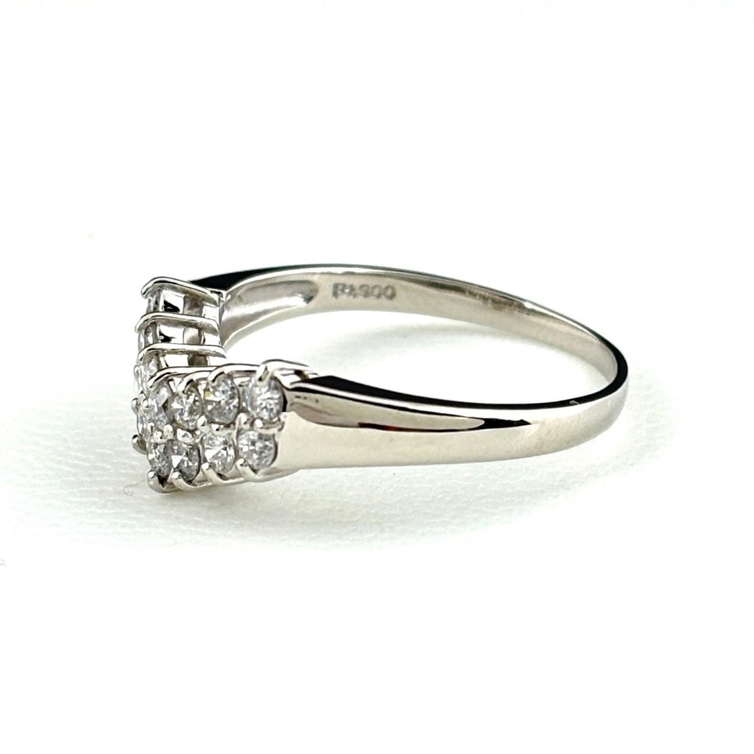 MELEE DIAMOND DESIGN RING PLATINUM: Melee diamond design Ring Platinum Brand: Unbranded Type: Ring Material: Pt900, Color: Platinum Size: US 6.5 to 7 Accessories: None Accessories Notice: When purchasing pre-owned goods, ple