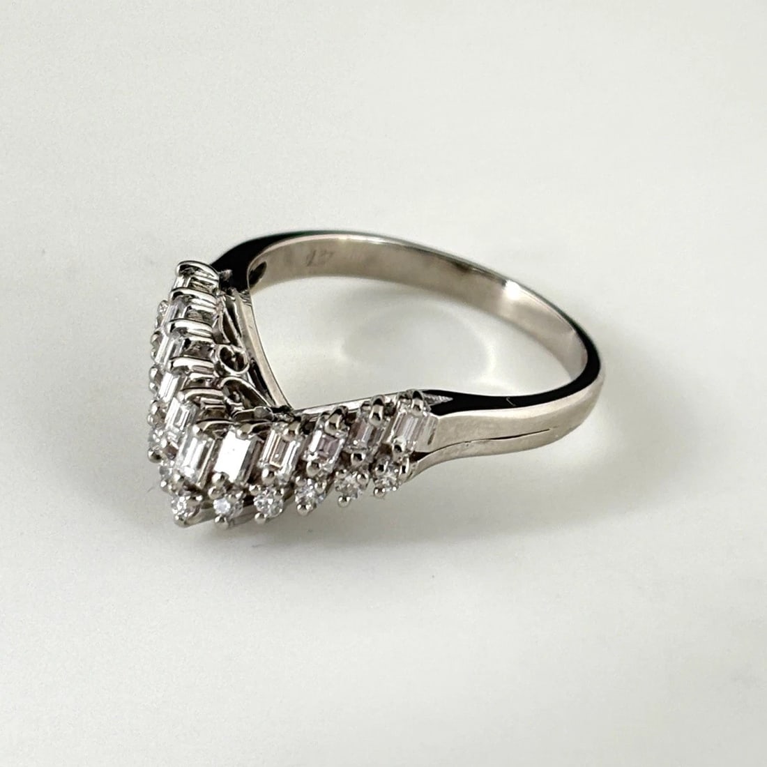 MELEE DIAMOND DESIGN RING PLATINUM: Melee diamond design Ring Platinum Brand: Unbranded Type: Ring Material: Pt900, Color: Platinum Size: US 6 Accessories: None Accessories Notice: When purchasing pre-owned goods, please refer