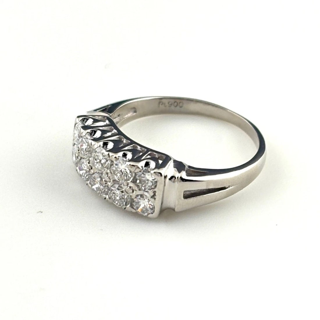 MELEE DIAMOND DESIGN RING PLATINUM: Melee diamond design Ring Platinum Brand: Unbranded Type: Ring Material: Pt900, Color: Platinum Size: US 5 Accessories: None Accessories Notice: When purchasing pre-owned goods, please refer