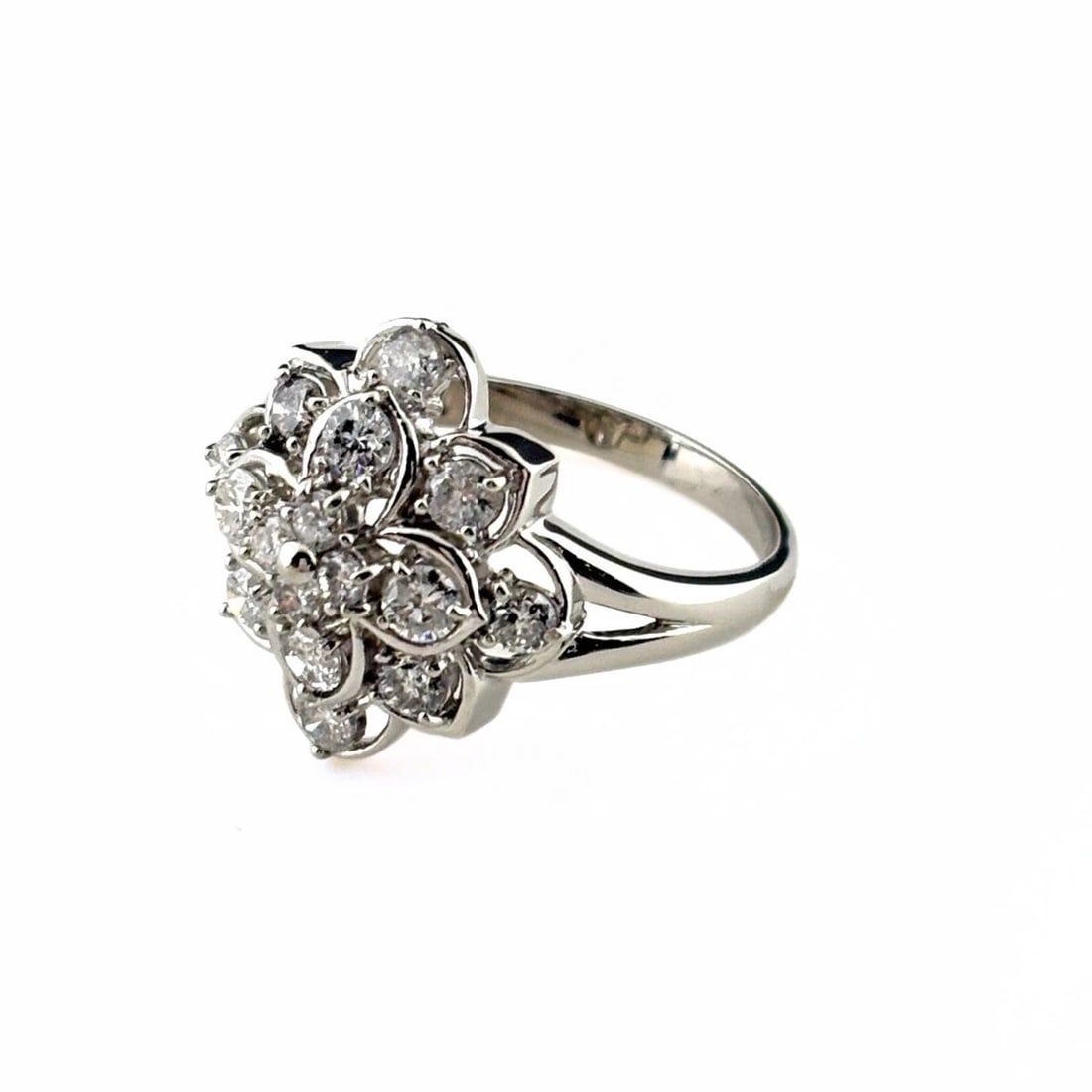 MELEE DIAMOND DESIGN RING PLATINUM: Melee diamond design Ring Platinum Brand: Unbranded Type: Ring Material: Pt900, Color: Platinum Size: US 7 to 7.5 Accessories: None Accessories Notice: When purchasing pre-owned goods, please