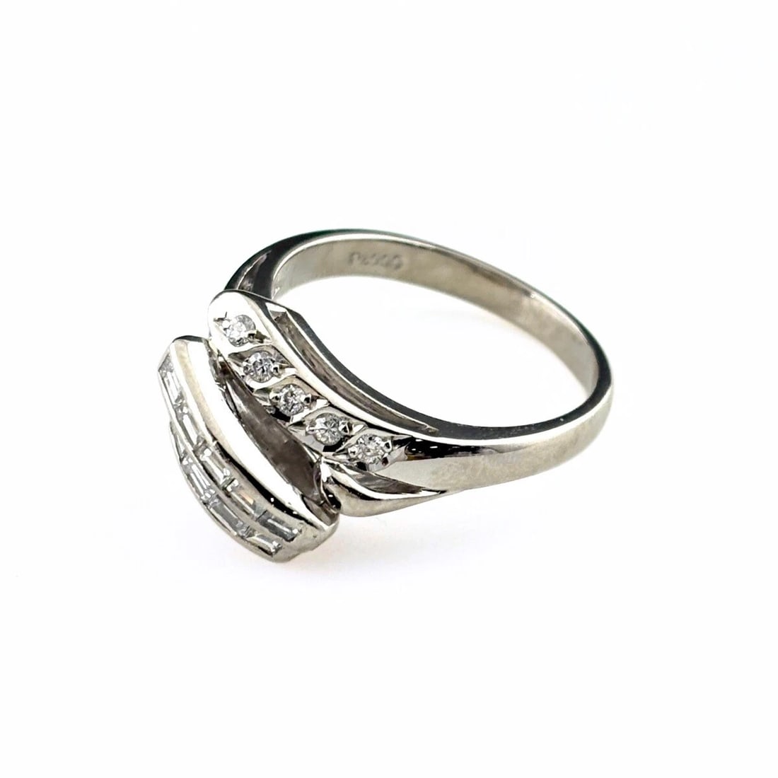 MELEE DIAMOND DESIGN RING PLATINUM: Melee diamond design Ring Platinum Brand: Unbranded Type: Ring Material: Pt900, Color: Platinum Size: US 6 to 6.5 Accessories: None Accessories Notice: When purchasing pre-owned goods, ple