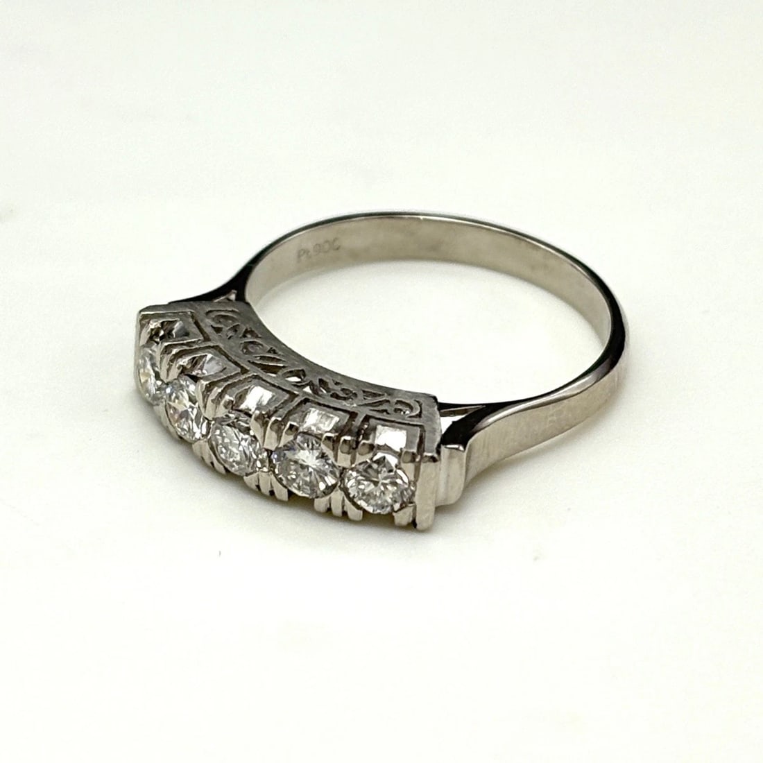 MELEE DIAMOND DESIGN RING PLATINUM: Melee diamond design Ring Platinum Brand: Unbranded Type: Ring Material: Pt900, Color: Platinum Size: US 7 to 7.5 Accessories: None Accessories Notice: When purchasing pre-owned goods, ple