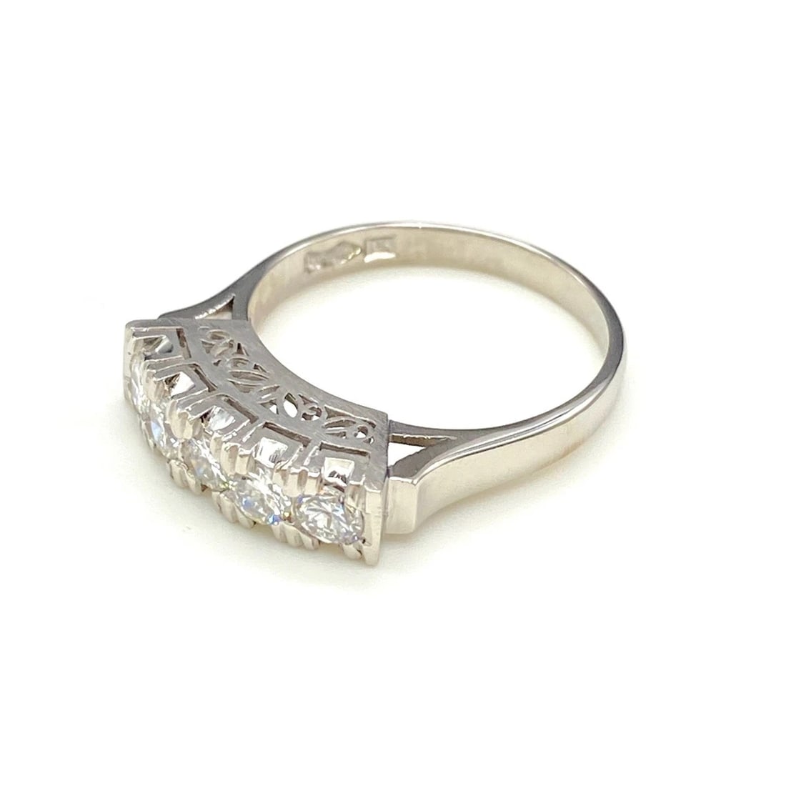 MELEE DIAMOND DESIGN RING PLATINUM: Melee diamond design Ring Platinum Brand: Unbranded Type: Ring Material: Pt900, Color: Platinum Size: US 6.5 Accessories: None Accessories Notice: When purchasing pre-owned goods, please r