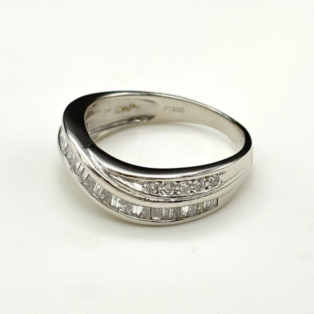 MELEE DIAMOND DESIGN RING PLATINUM: Melee diamond design Ring Platinum Brand: Unbranded Type: Ring Material: Pt900, Color: Platinum Size: US 6 to 6.5 Accessories: None Accessories Notice: When purchasing pre-owned goods, ple