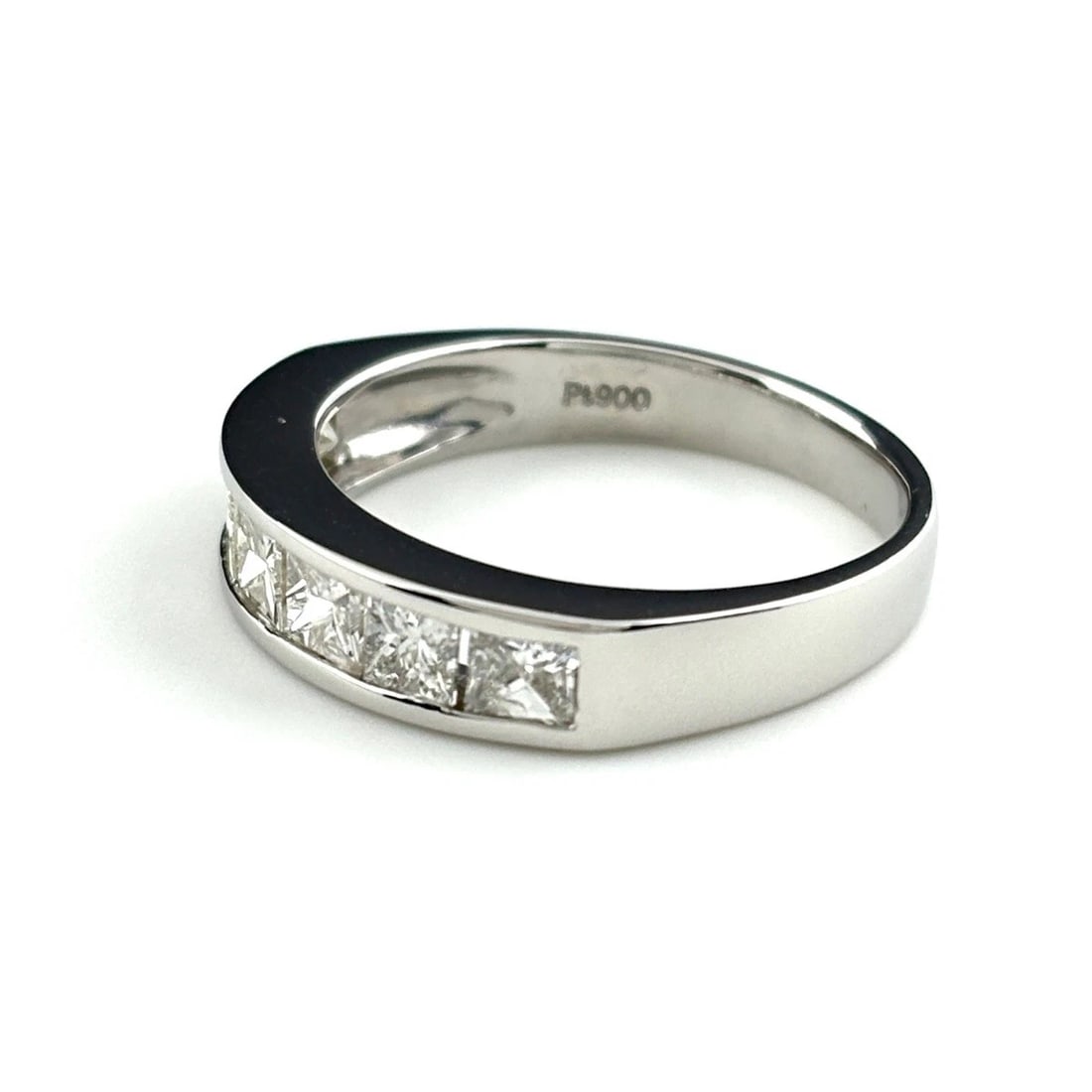 MELEE DIAMOND DESIGN RING PLATINUM: Melee diamond design Ring Platinum Brand: Unbranded Type: Ring Material: Pt900, Color: Platinum Size: US 6.5 Accessories: None Accessories Notice: When purchasing pre-owned goods, please r