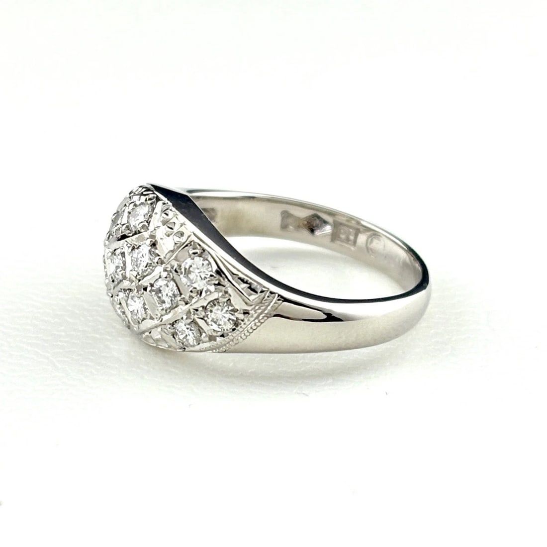 MELEE DIAMOND DESIGN RING PLATINUM: Melee diamond design Ring Platinum Brand: Unbranded Type: Ring Material: Pt900, Color: Platinum Size: US 4 to 4.5 Accessories: None Accessories Notice: When purchasing pre-owned goods, please