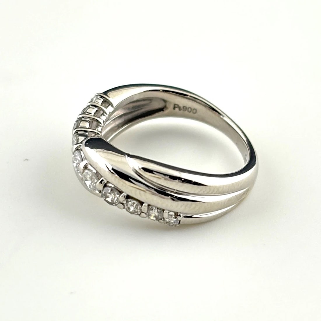 MELEE DIAMOND DESIGN RING PLATINUM MELEE: Melee diamond design Ring Platinum Melee Brand: Unbranded Type: Ring Material: Pt900, Color: Platinum Size: US 5.5 Accessories: None Accessories Notice: When purchasing pre-owned goods,