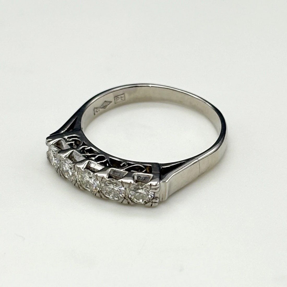 MELEE DIAMOND DESIGN RING PLATINUM: Melee diamond design Ring Platinum Brand: Unbranded Type: Ring Material: Pt900, Color: Platinum Size: US 6 to 6.5 Accessories: None Accessories Notice: When purchasing pre-owned goods, please