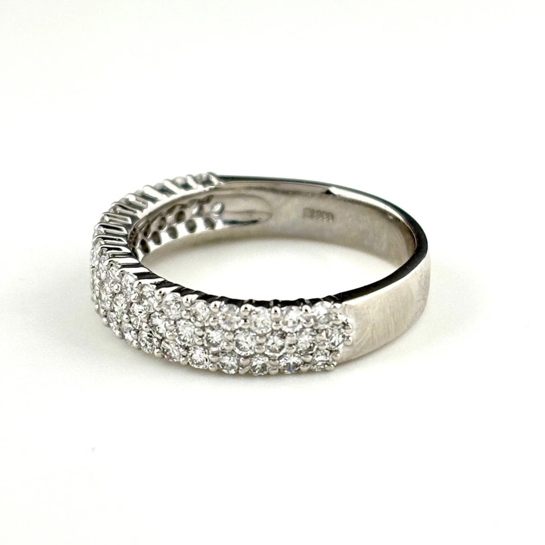 MELEE DIAMOND DESIGN RING PLATINUM: Melee diamond design Ring Platinum Brand: Unbranded Type: Ring Material: Pt900, Main Stone/Creation Natural Color: Platinum Size: US 6.5 to 7 Accessories: None Accessories Notice: When