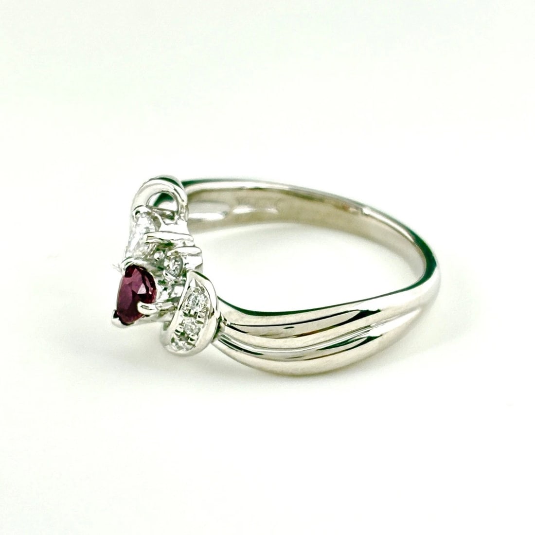 RUBY DESIGN RING PLATINUM MELEE DIAMOND: ruby design Ring Platinum Melee diamond Brand: Unbranded Type: Ring Material: Pt900, Color: Platinum Size: US 6.5 to 7 Accessories: None Accessories Notice: When purchasing pre-owned goods