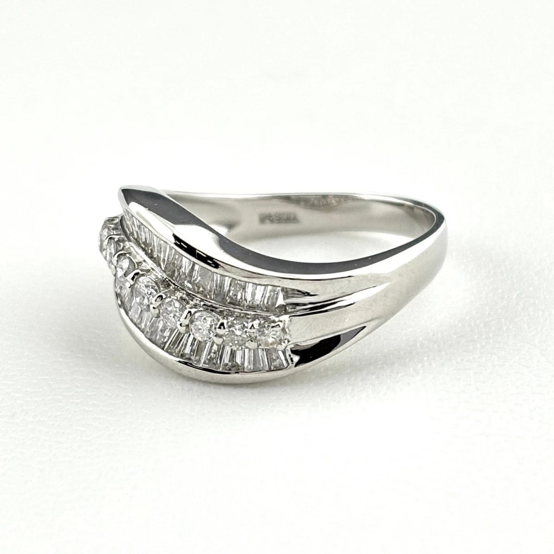 MELEE DIAMOND DESIGN RING PLATINUM: Melee diamond design Ring Platinum Brand: Unbranded Type: Ring Material: Pt900, Color: Platinum Size: US 6 Accessories: None Accessories Notice: When purchasing pre-owned goods, please refer