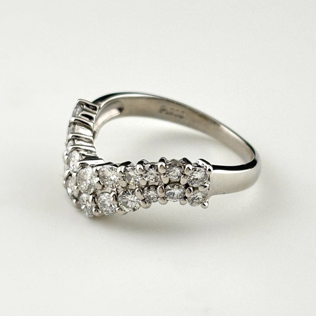 MELEE DIAMOND DESIGN RING PLATINUM: Melee diamond design Ring Platinum Brand: Unbranded Type: Ring Material: Pt900, Color: Platinum Size: US 6 to 6.5 Accessories: None Accessories Notice: When purchasing pre-owned goods, please
