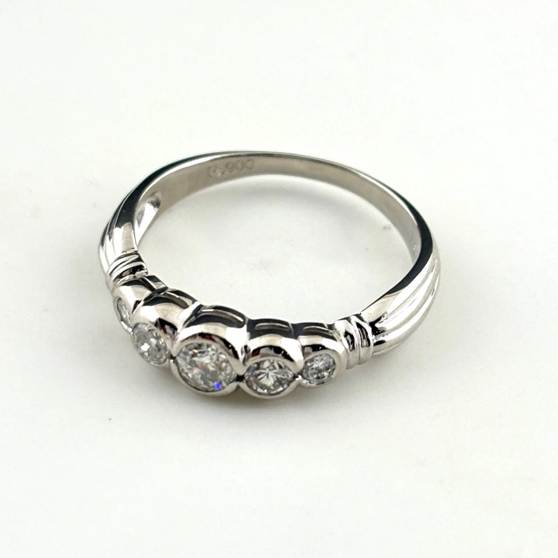 MELEE DIAMOND DESIGN RING PLATINUM: Melee diamond design Ring Platinum Brand: Unbranded Type: Ring Material: Pt900, Color: Platinum Size: US 8.5 Accessories: None Accessories Notice: When purchasing pre-owned goods, please