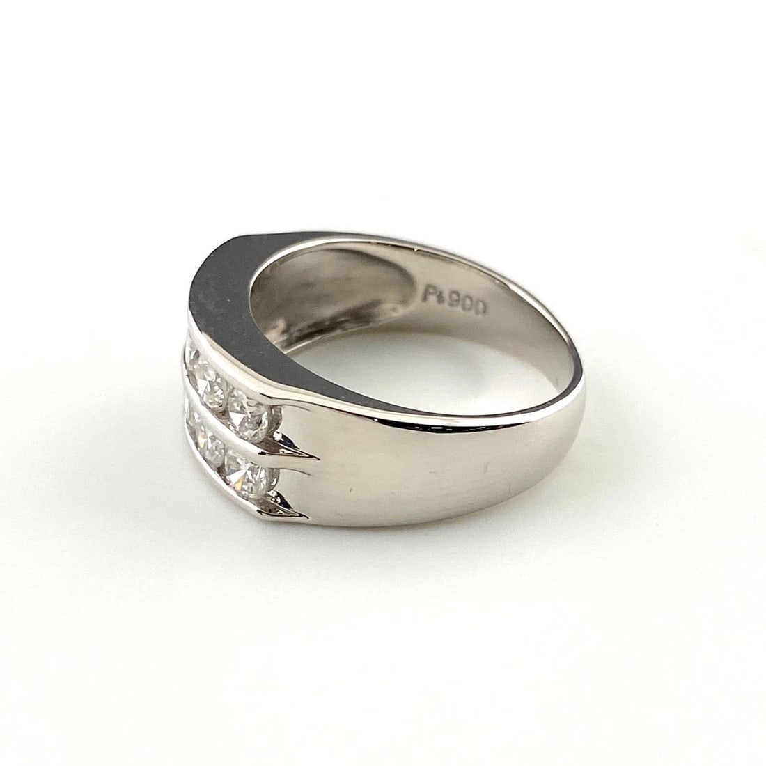 MELEE DIAMOND DESIGN RING PLATINUM: Melee diamond design Ring Platinum Brand: Unbranded Type: Ring Material: Pt900, Color: Platinum Size: US 5.5 Accessories: None Accessories Notice: When purchasing pre-owned goods, please