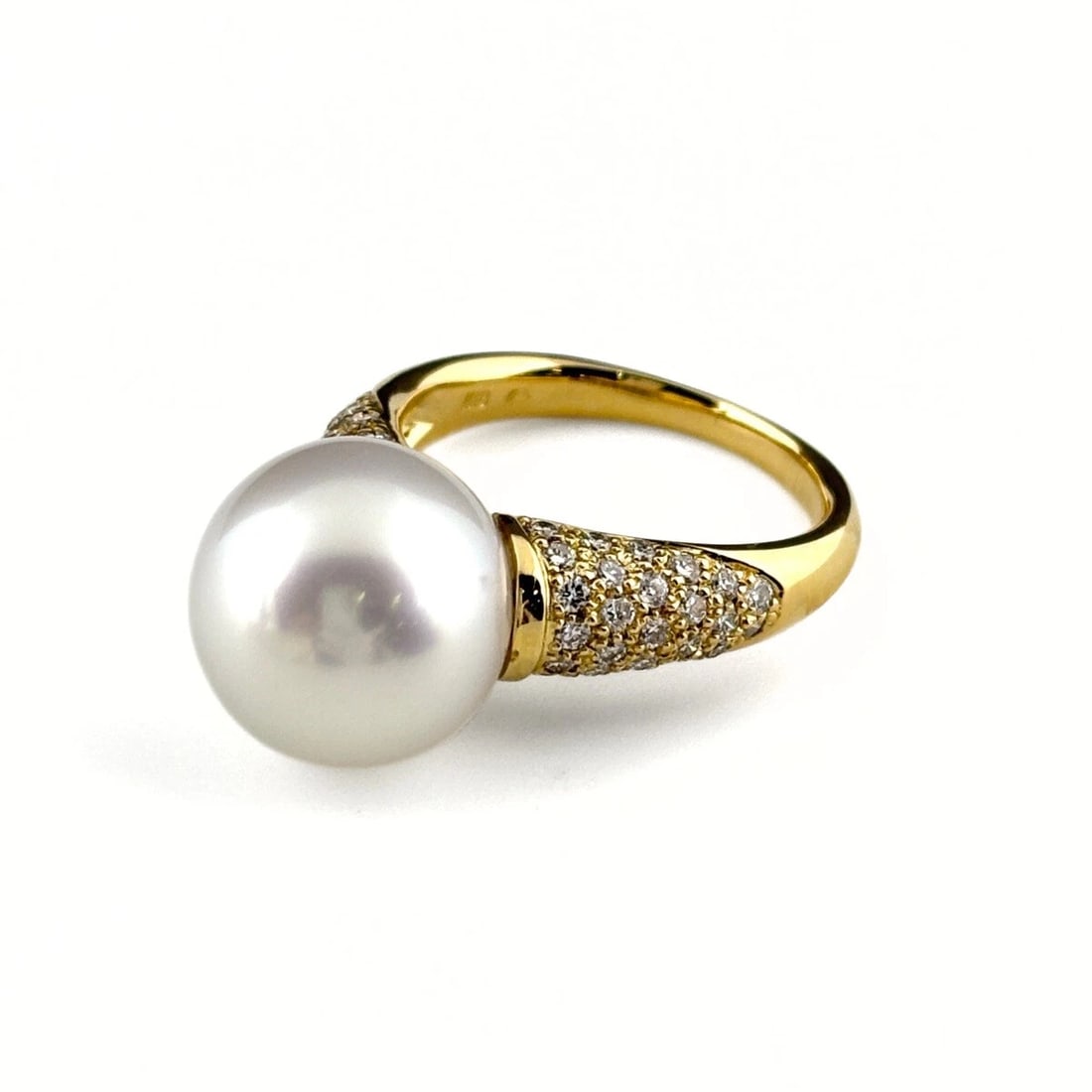 PEARL DESIGN RING YG YELLOWGOLD RING: pearl design ring YG YellowGold Ring Brand: Unbranded Type: Ring Material: 18K, Main Stone/Creation Pearl Diamond Color: Yellow Gold Size: US 7 to 7.5 Accessories: None Accessories Notice: