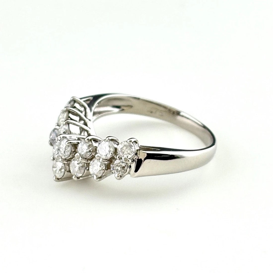 MELEE DIAMOND DESIGN RING PLATINUM: Melee diamond design Ring Platinum Brand: Unbranded Type: Ring Material: Pt900, Color: Platinum Size: US 5.5 Accessories: None Accessories Notice: When purchasing pre-owned goods, please