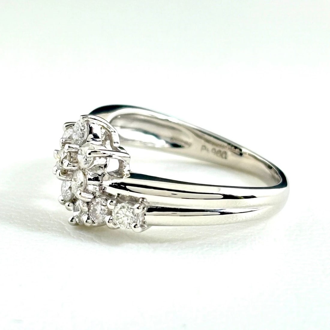 MELEE DIAMOND DESIGN RING PLATINUM: Melee diamond design Ring Platinum Brand: Unbranded Type: Ring Material: Pt900, Color: Platinum Size: US 6 Accessories: None Accessories Notice: When purchasing pre-owned goods, please refer