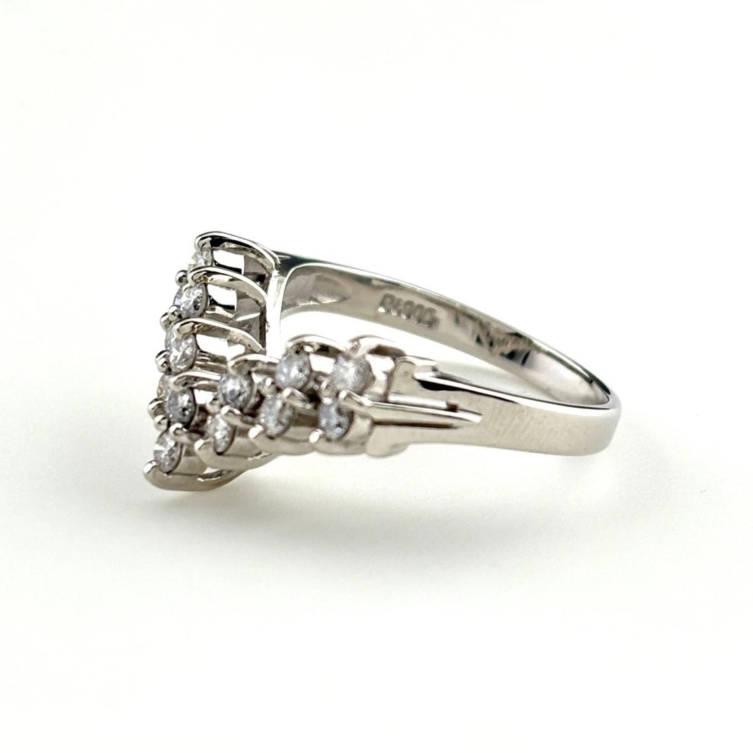 MELEE DIAMOND DESIGN RING PLATINUM: Melee diamond design Ring Platinum Brand: Unbranded Type: Ring Material: Pt900, Color: Platinum Size: US 6.5 to 7 Accessories: None Accessories Notice: When purchasing pre-owned goods, please