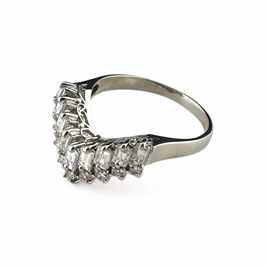 MELEE DIAMOND DESIGN RING PLATINUM: Melee diamond design Ring Platinum Brand: Unbranded Type: Ring Material: Pt900, Color: Platinum Size: US 7.5 to 8 Accessories: None Accessories Notice: When purchasing pre-owned goods, please
