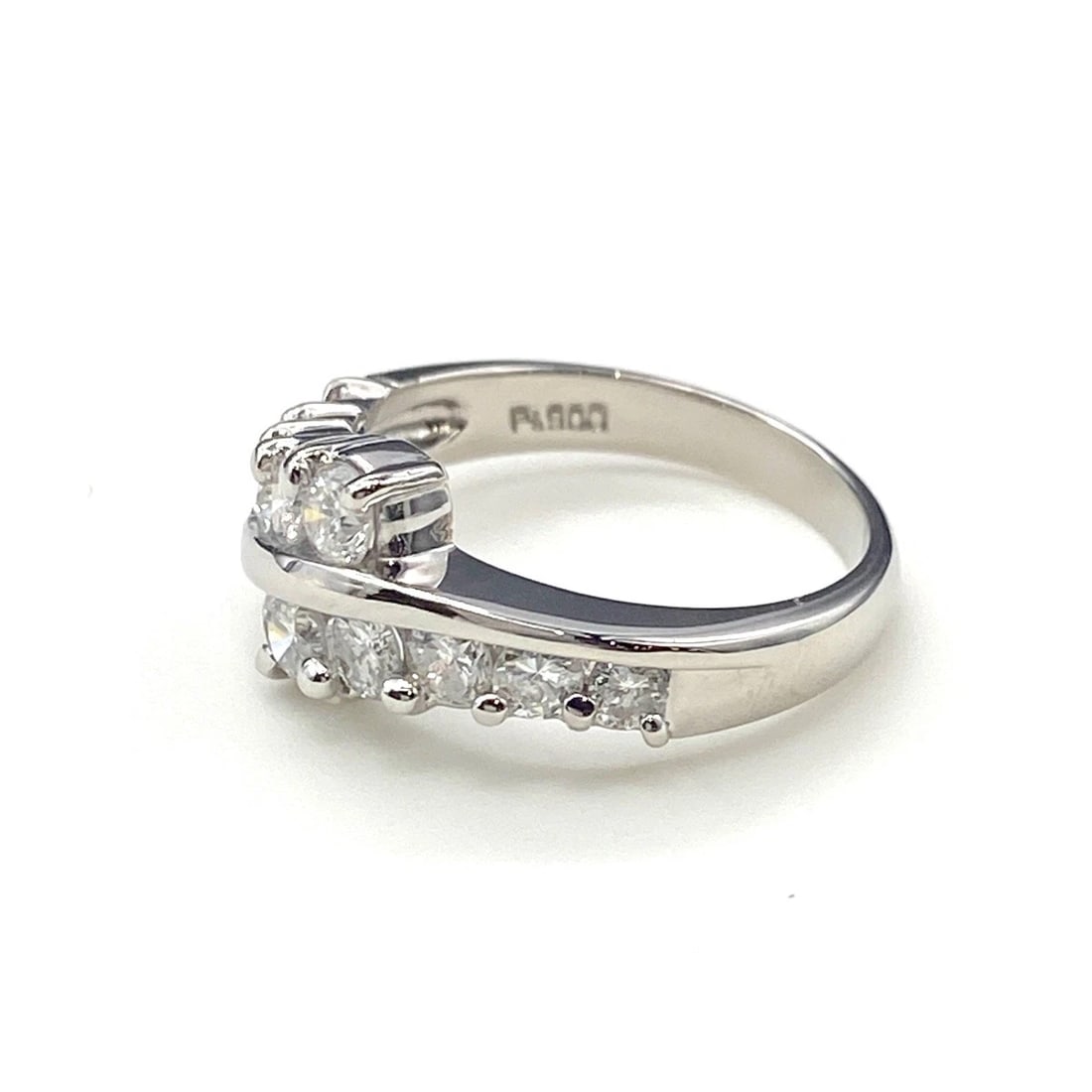 MELEE DIAMOND DESIGN RING PLATINUM: Melee diamond design Ring Platinum Brand: Unbranded Type: Ring Material: Pt900, Color: Platinum Size: US 6 to 6.5 Accessories: None Accessories Notice: When purchasing pre-owned goods, please