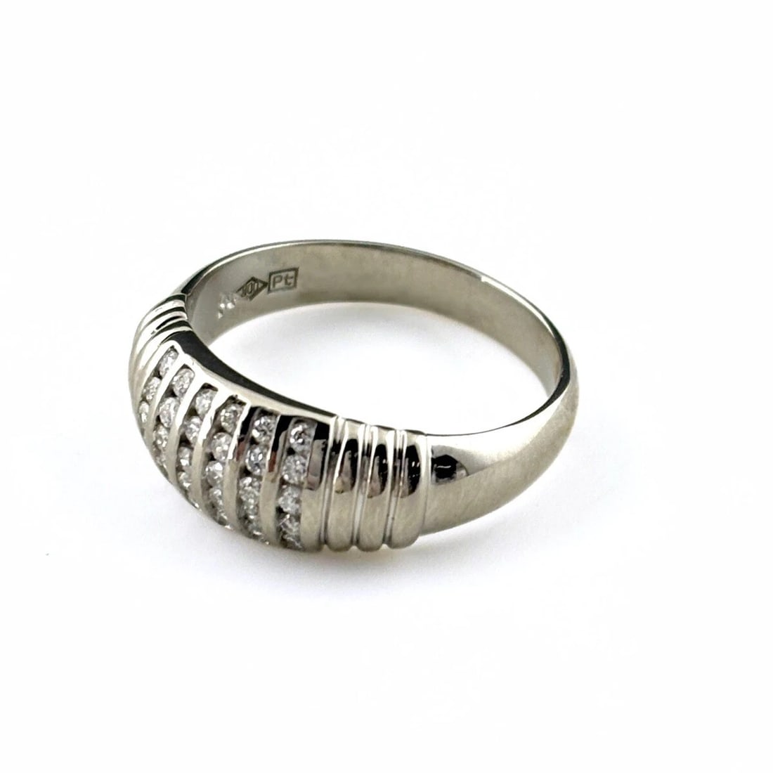 MELEE DIAMOND DESIGN RING PLATINUM: Melee diamond design Ring Platinum Brand: Unbranded Type: Ring Material: Pt900, Color: Platinum Size: US 7 to 7.5 Accessories: None Accessories Notice: When purchasing pre-owned goods, please