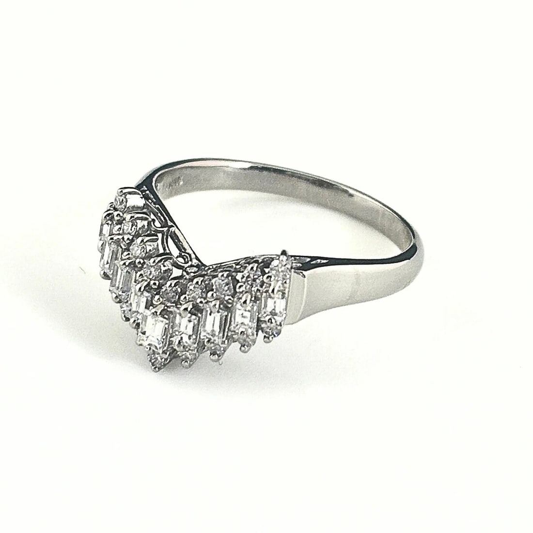 MELEE DIAMOND DESIGN RING PLATINUM: Melee diamond design Ring Platinum Brand: Unbranded Type: Ring Material: Pt900, Color: Platinum Size: US 6.5 Accessories: None Accessories Notice: When purchasing pre-owned goods, please r