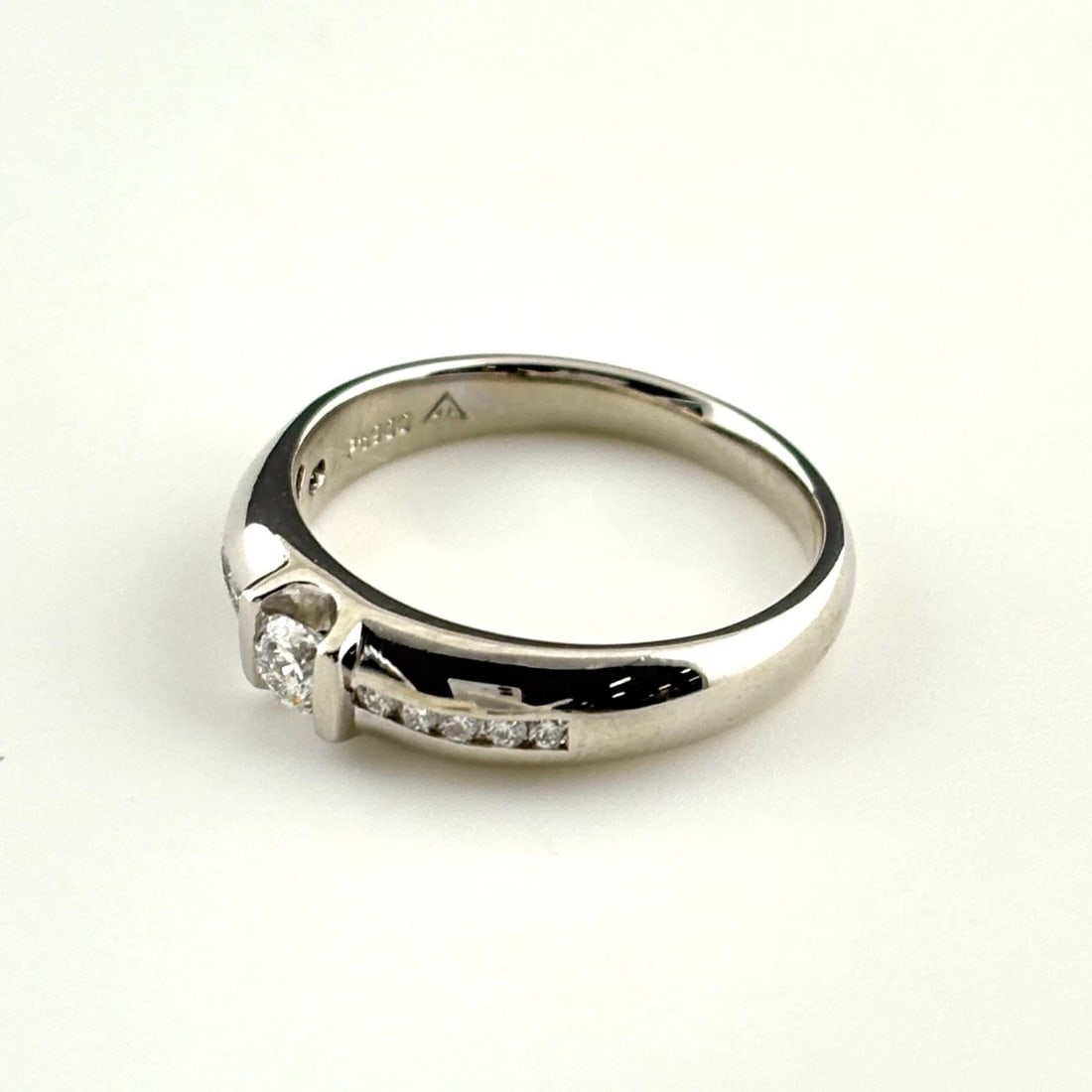 DIAMOND DESIGN RING PLATINUM MELEE DIAMOND: diamond design Ring Platinum Melee diamond Brand: Unbranded Type: Ring Material: Pt900, Color: Platinum Size: US 6 to 6.5 Accessories: None Accessories Notice: When purchasing pre-owned