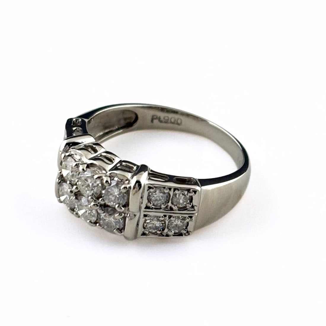 DIAMOND DESIGN RING PLATINUM: diamond design Ring Platinum Brand: Unbranded Type: Ring Material: Pt900, Color: Platinum Size: US 6.5 to 7 Accessories: None Accessories Notice: When purchasing pre-owned goods, please refer