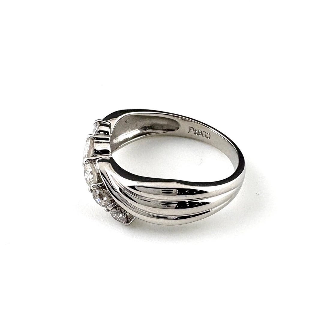 MELEE DIAMOND DESIGN RING PLATINUM: Melee diamond design Ring Platinum Brand: Unbranded Type: Ring Material: Pt900, Color: Platinum Size: US 6 Accessories: None Accessories Notice: When purchasing pre-owned goods, please refer