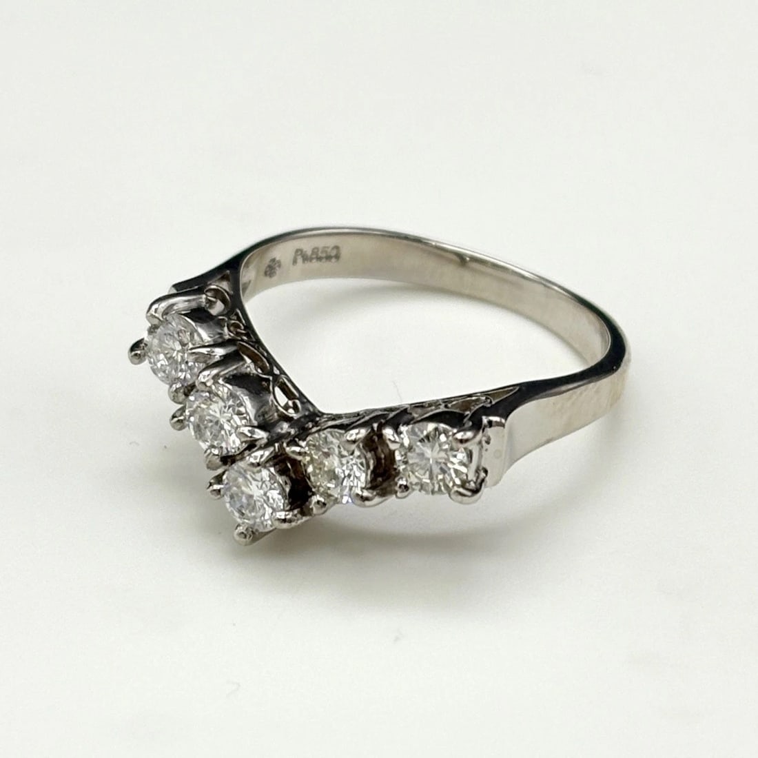 MELEE DIAMOND DESIGN RING PLATINUM: Melee diamond design Ring Platinum Brand: Unbranded Type: Ring Material: Pt850, Color: Platinum Size: US 7 to 7.5 Accessories: None Accessories Notice: When purchasing pre-owned goods, please
