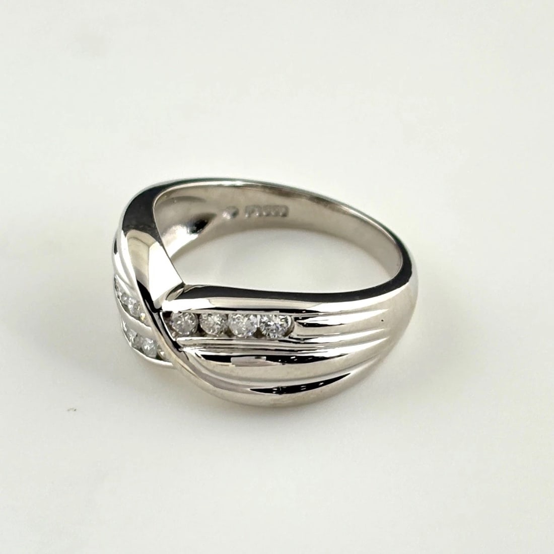 MELEE DIAMOND DESIGN RING PLATINUM: Melee diamond design Ring Platinum Brand: Unbranded Type: Ring Material: Pt850, Color: Platinum Size: US 5.5 to 6 Accessories: None Accessories Notice: When purchasing pre-owned goods, please