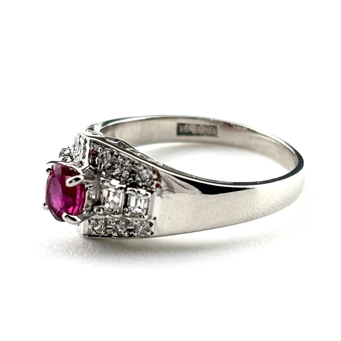 RUBY DESIGN RING PLATINUM MELEE DIAMOND: ruby design Ring Platinum Melee diamond Brand: Unbranded Type: Ring Material: Pt900, Color: Platinum Size: US 6 Accessories: None Accessories Notice: When purchasing pre-owned goods, pleas