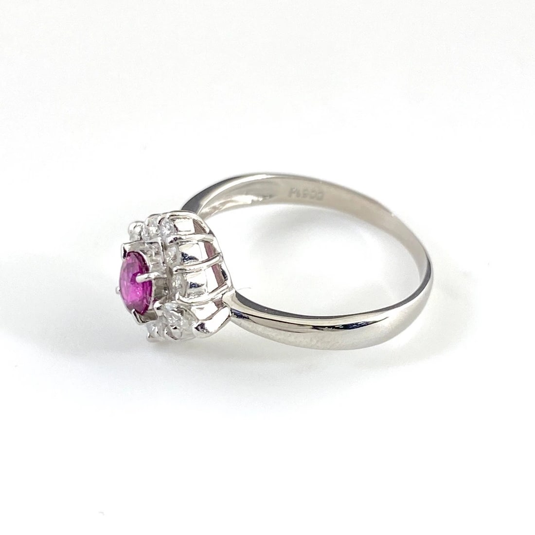 RUBY DESIGN RING PLATINUM MELEE DIAMOND: ruby design Ring Platinum Melee diamond Brand: Unbranded Type: Ring Material: Pt900, Color: Platinum Size: US 5.5 to 6 Accessories: None Accessories Notice: When purchasing pre-owned goods,