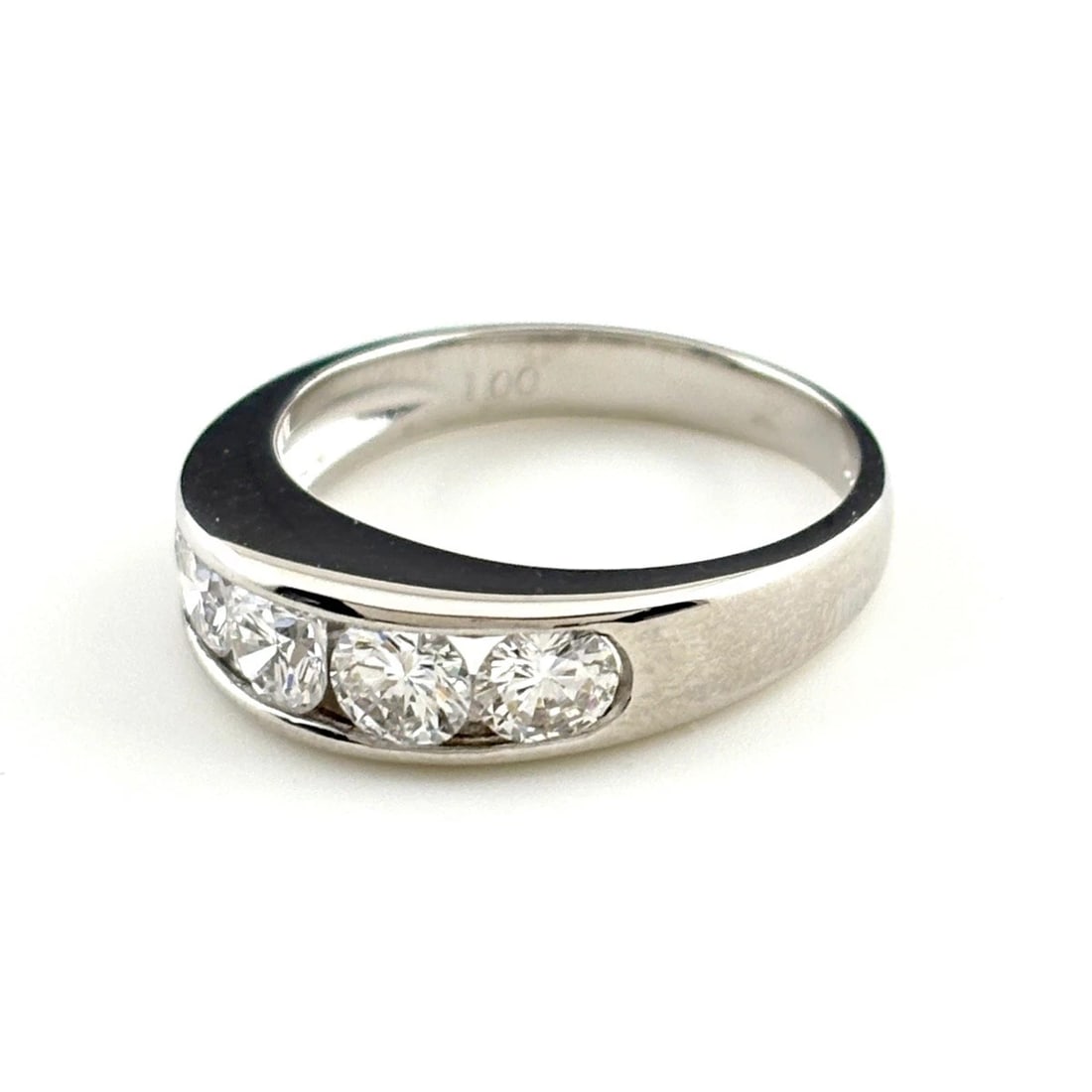 MELEE DIAMOND DESIGN PLATINUM RING: Melee diamond design Platinum Ring Brand: Unbranded Type: Ring Material: Pt900, Color: Platinum Size: US 5.5 Accessories: None Accessories Notice: When purchasing pre-owned goods, please