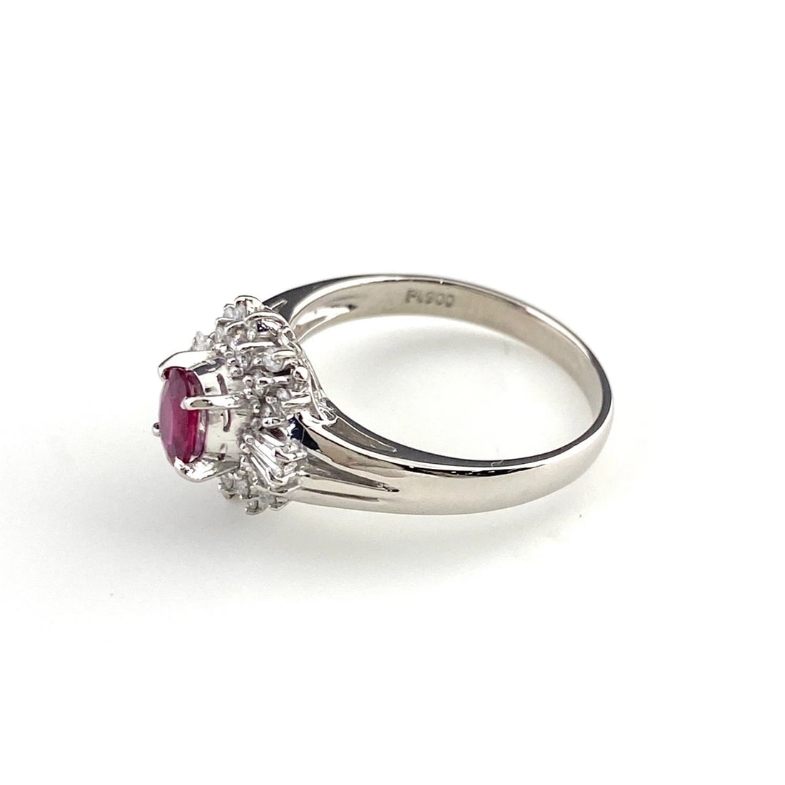 RUBY DESIGN RING PLATINUM MELEE DIAMOND: ruby design Ring Platinum Melee diamond Brand: Unbranded Type: Ring Material: Pt900, Color: Platinum Size: US 6 to 6.5 Accessories: None Accessories Notice: When purchasing pre-owned goods