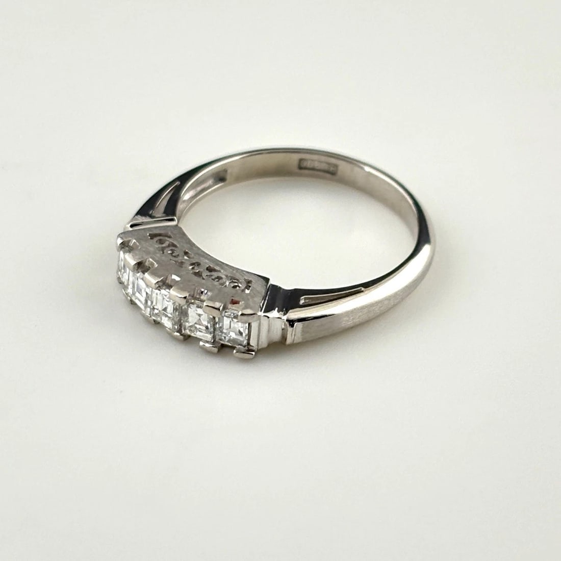 MELEE DIAMOND DESIGN RING PLATINUM: Melee diamond design Ring Platinum Brand: Unbranded Type: Ring Material: Pt900, Color: Platinum Size: US 6.5 Accessories: None Accessories Notice: When purchasing pre-owned goods, please